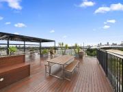 Sunny Parkside Apartment Providing Exceptional Lifestyle...