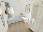 Sunny room near center with WIFI and TV for students