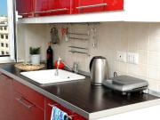 Sunny with view, WiFi, A/C. Metro, Airport train Cribmed