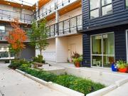 Sunnyside Belmont Studio 363