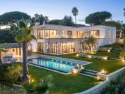SUPER CANNES Villa contemporaine avec vue mer panoramique