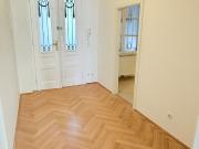 Super helle 2,5 Zimmer Wohnung beim Siebenbrunnenplatz