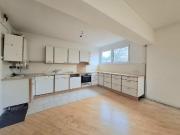 SUPER LAGE ! Renovierungsbedürftige 3 Zimmer Wohnung