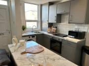 Superb 3 Bed Burley For 3 Sharers