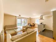 Superb 3 double bed, 2 bathroom and 2 balconies!