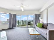 SUPERB CITY CENTRE LOCALE WATCH THE SHIPS GO!