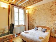 Superb flat, ideally located