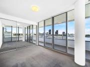 Superb top floor Penthouse | Water views