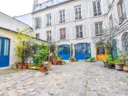 Superb typical Parisian flat refurbished in the center...