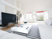 Superbe Appartement Meublé en Dernier Étage avec Vue...