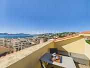 Superbe duplex avec terrasse tropézienne et vue mer...