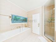 Duplex avec jardin privé, terrasses et double box...