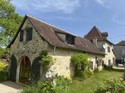 Superbe ensemble en pierres avec terrain et piscine...