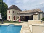 Superbe ensemble immobilier en pierre avec piscine 220m²...