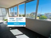 Superbe F3 traversant avec véranda vue mer + parking privé