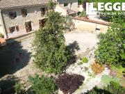 Mas Provençal de 365 m² sur un terrain clos et arboré de...