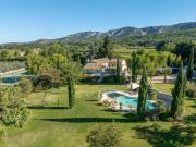 Superbe mas rénové avec court de tennis et maison d'amis