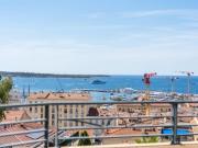 SUPERBE PENTHOUSE VUE MER PANORAMIQUE AVEC TRIPLE GARAGE...
