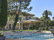 Superbe propriété avec tennis et vue mer