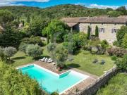 Superbe propriété avec terrain et piscine située en...