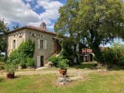 SUPERBE PROPRIETE EN PIERRE AVEC DEPENDANCES SUR UN...