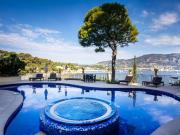 Superbe propriété pieds dans l'eau