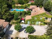 Superbe propriété T6 de 240 m² avec piscine et garages...