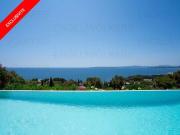Superbe villa avec vue mer à 180° et garage pour...