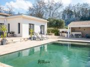 Superbe villa contemporaine de plain pied située à Uzès