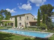 Superbe villa en pierre dans un domaine privé