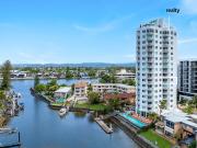 Superbly positioned Waterfront Residence in quiet enclave