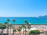 Sur le célèbre boulevard de la Croisette, situé dans une...