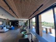 Sur les hauteurs de Nîmes, maison contemporaine avec...