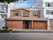 Surco Vendo Casa de 322 m² con 5 Dorm/ 2 Cocheras y...