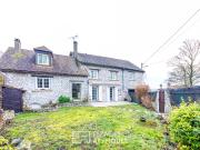 Surprenante maison en pierre au coeur du village