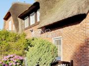 Süßes Reetdachhaus in guter Lage von Kampen