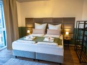 Svyvo Delux XL Suite for up to 8 people, Koln Amsterdam...
