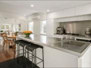 Sweet Treetop Hideaway Opposite Jubilee Park