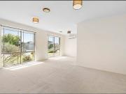 SWEET UNIT IN THE MOST PEACEFUL COMPLEX IN THIS SEASIDE...