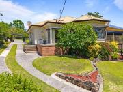 Swing Bridge House 1752sqm flood free creek front...