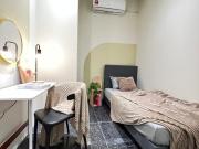 Swing into Comfort at Jalan TAR 4 Min Walk To LRT Masjid...