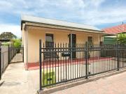 Symmetrical Cottage Style Property 3km from the CBD