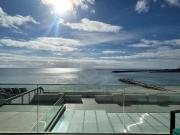 T0+1 com terraço e vista mar e piscina primeira linha de...