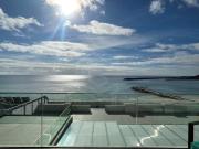 T0+1 com terraço e vista mar e piscina primeira linha de...