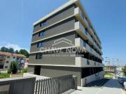 T0 Novo / prédio com lugar de garagem e piscina