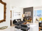 T1+1, totalmente remodelado, com licença de Al. Bairro...