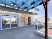 T1+3 Duplex com Garagem e Acesso Direto à Praia Manta...