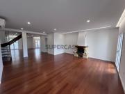 T1+3 Duplex Moderno no Centro de Viseu com Garagens...