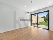 T1 + 1 novo com jardim junto da Av. dos Aliados