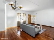 T1 com 70 m2, suite e parqueamento, no Centro de Cascais